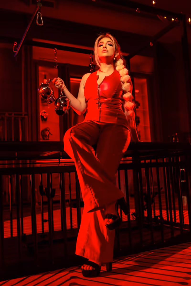 Goddess Elektra in a Chicago BDSM session setting
